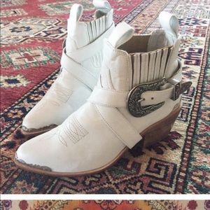 Wandering Coyote Boots